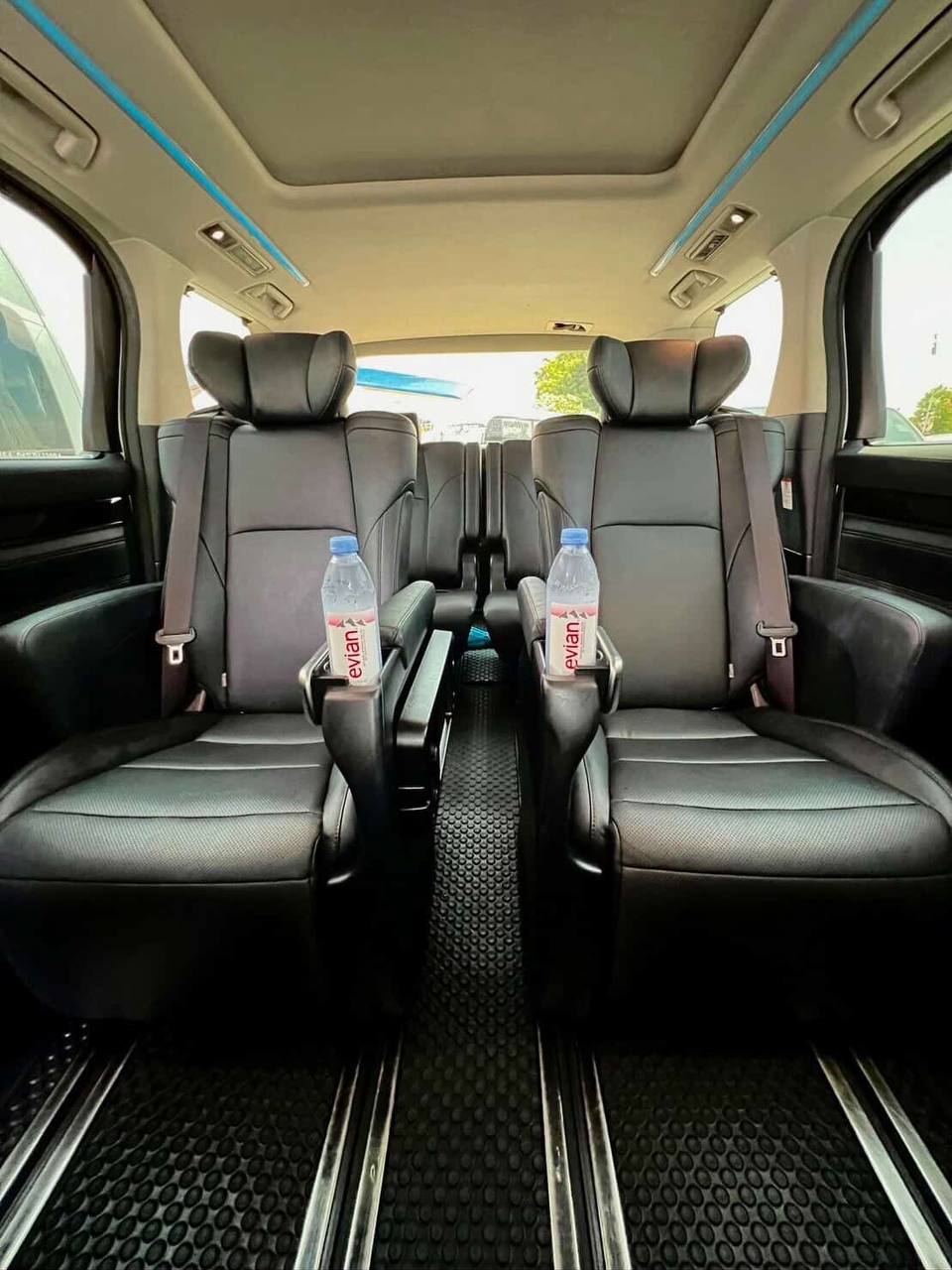 VIP-трансфер Toyota Alphard + личная охрана