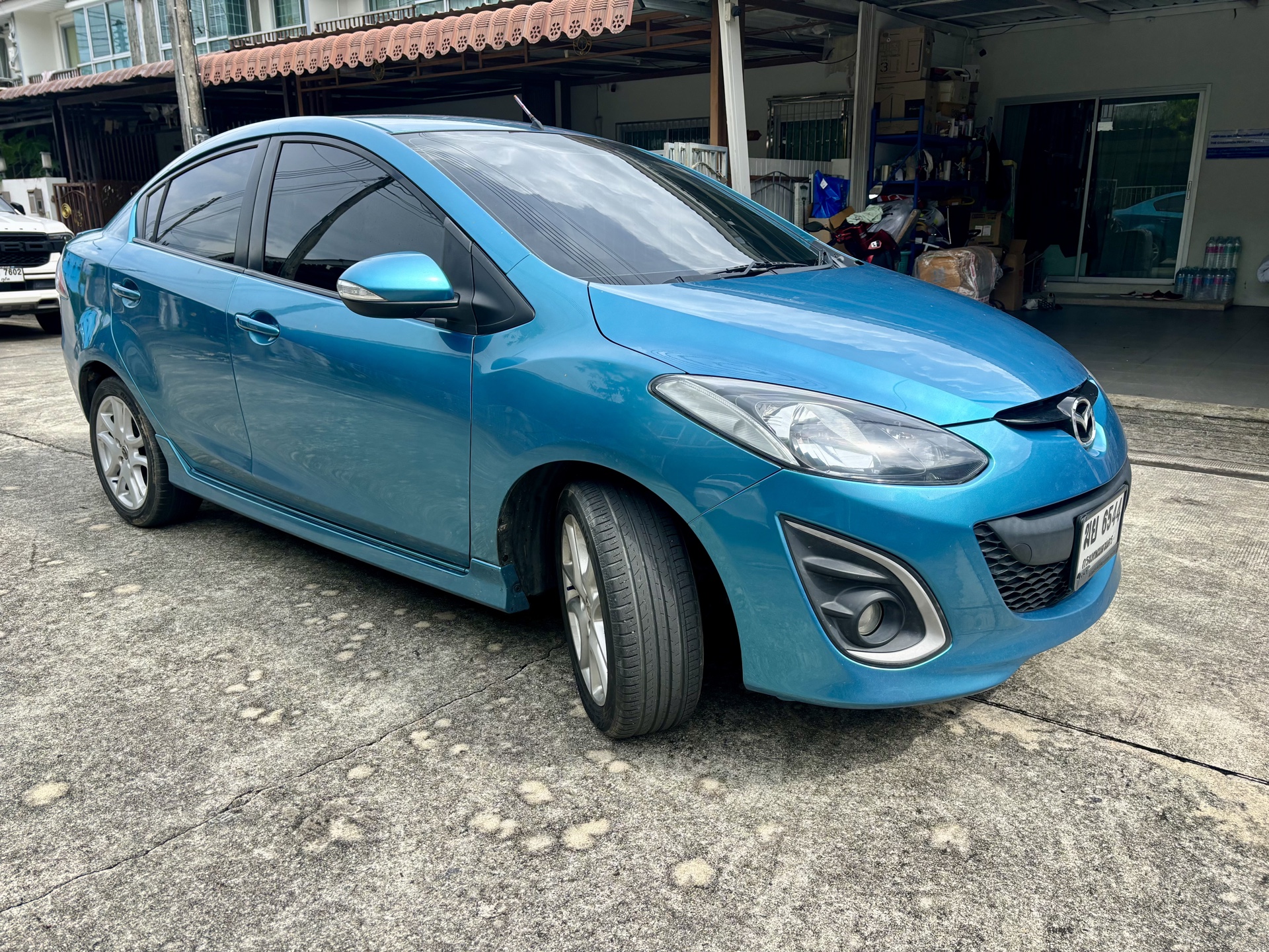 Mazda 2 Sedan 1.5 AT на Пхукете