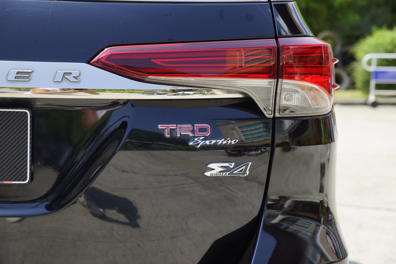 Toyota Fortuner 2016 — car rental