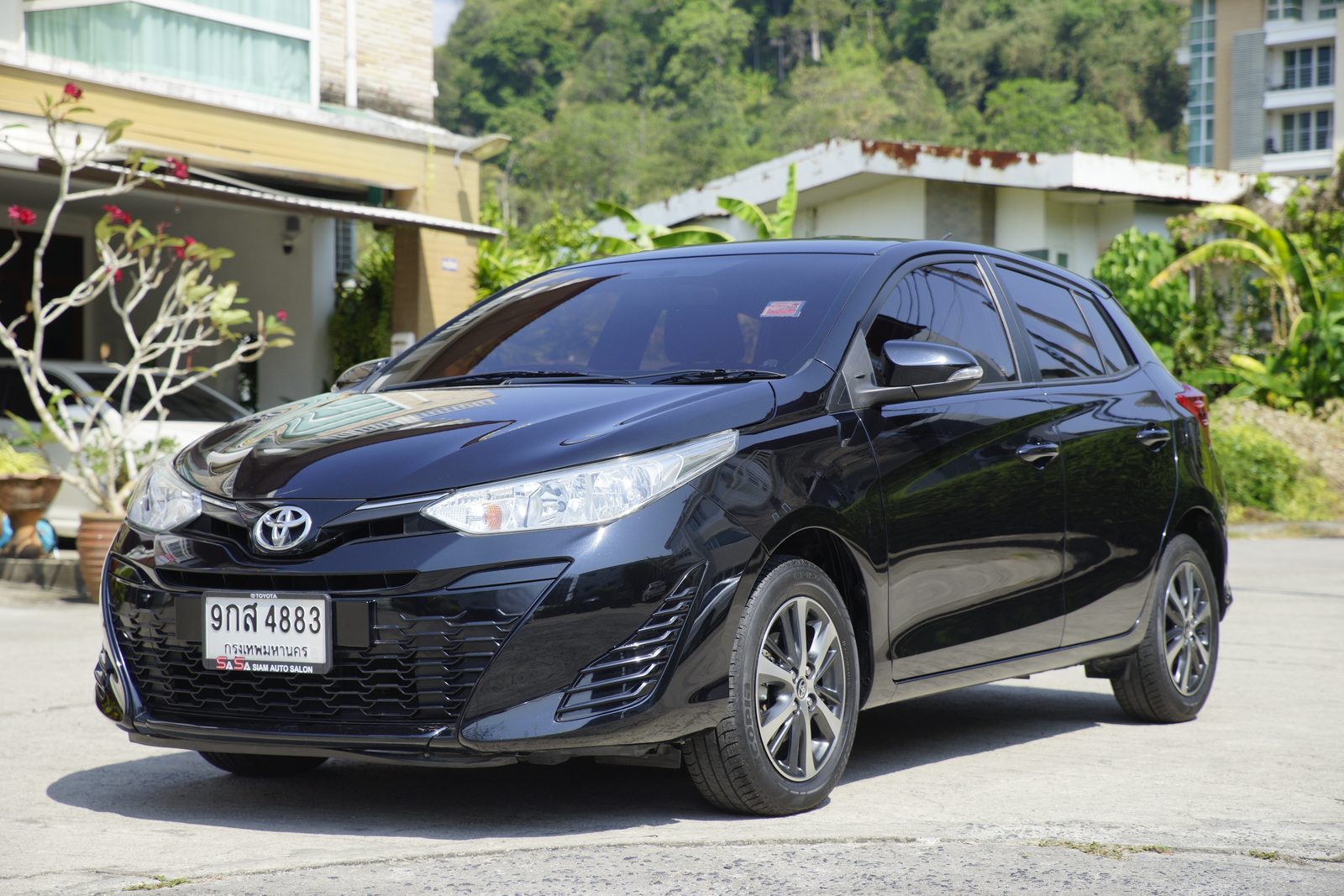 Toyota Yaris 2020 — car rental