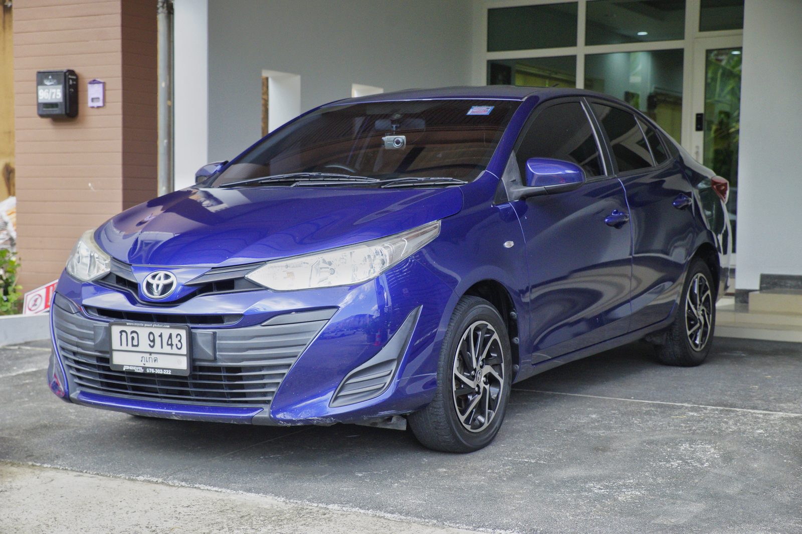 Toyota Yaris Ativ 2017, blue — car rental